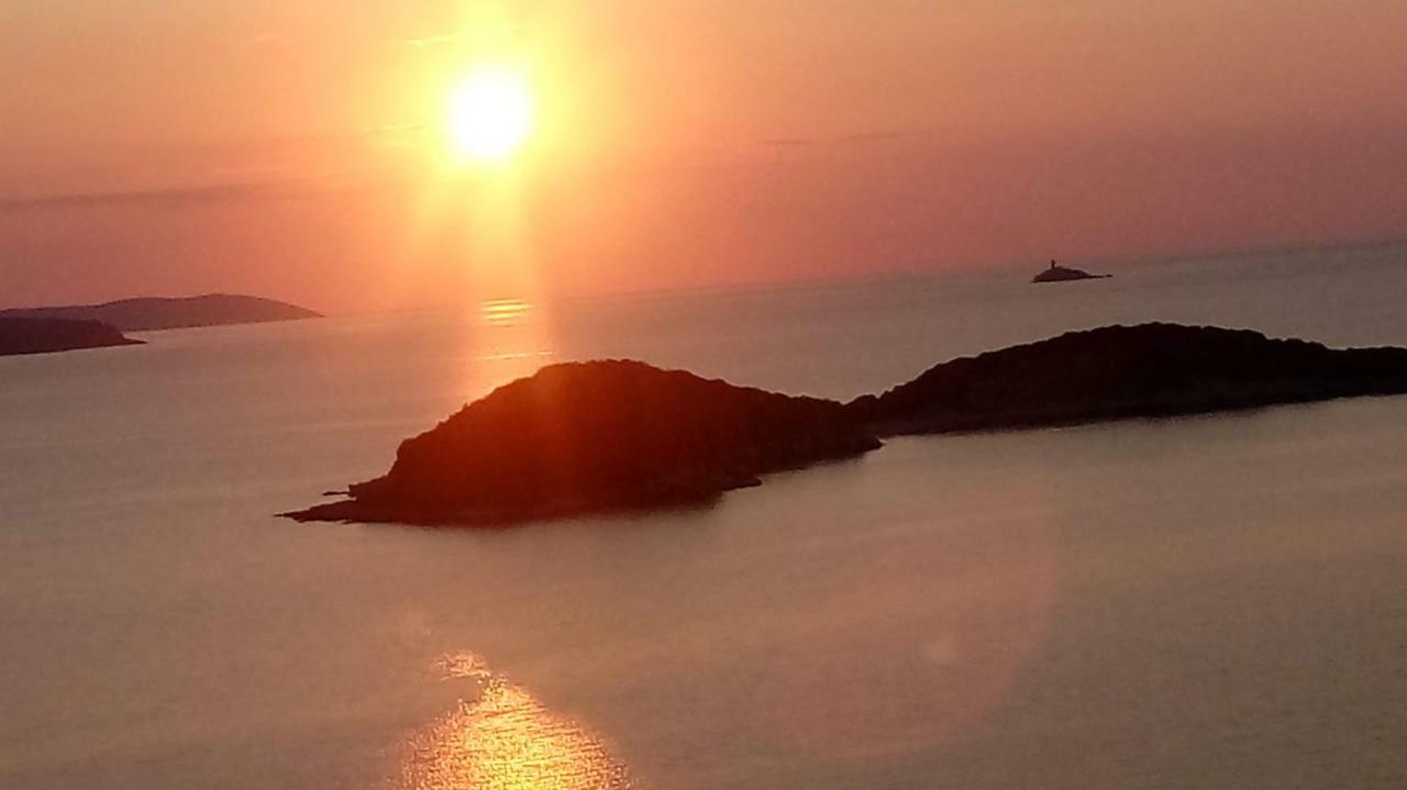 Hotel Majestic Ksamil Eksteriør bilde